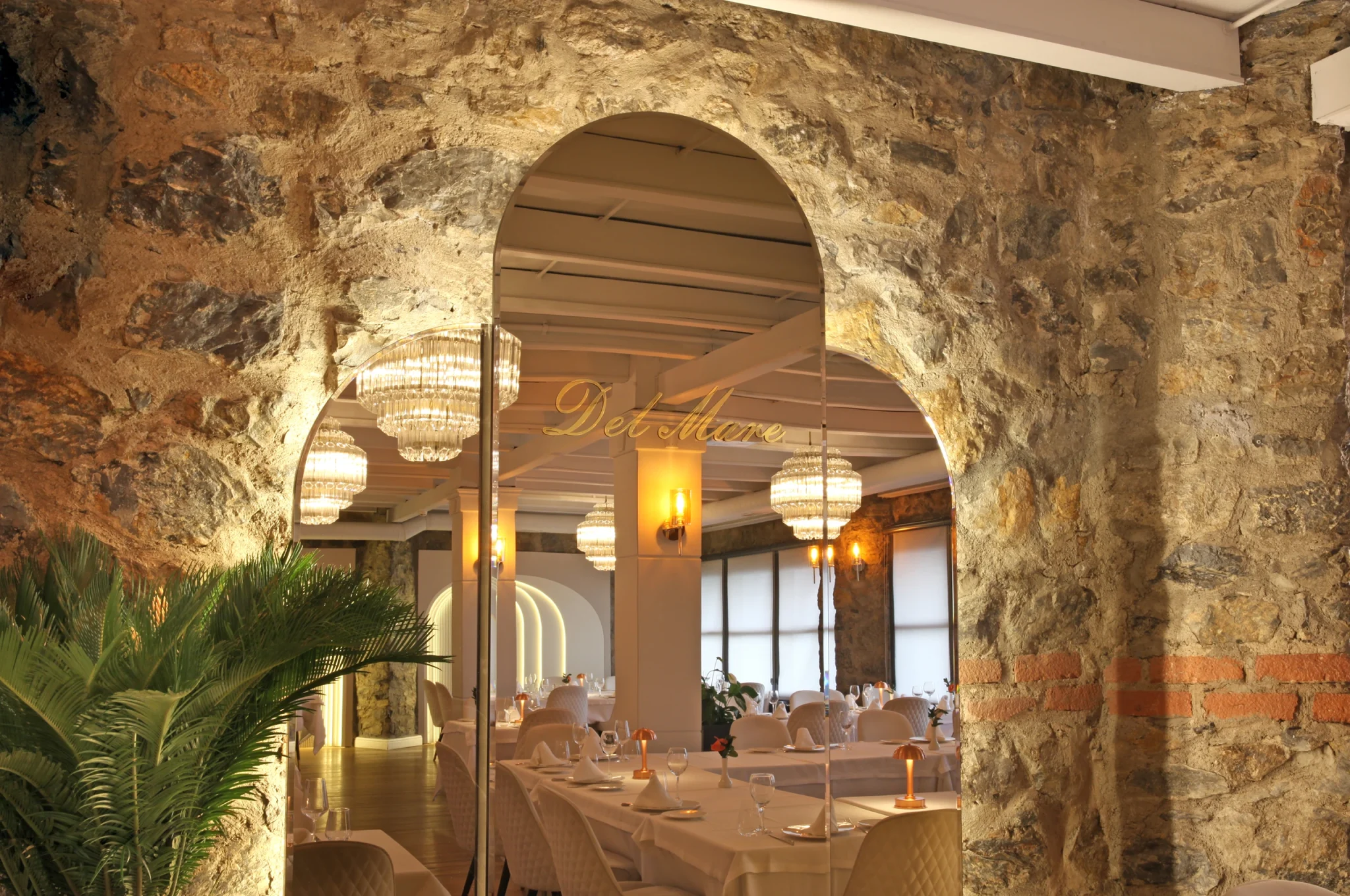 Delmare-Restaurant-Business-Meeting-03-Alturk