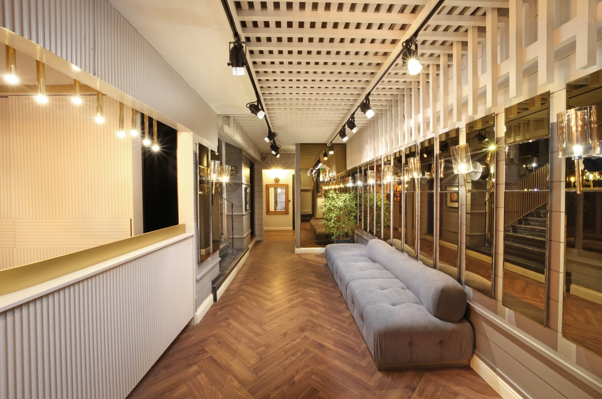 Delmare-Restaurant-Entrance-02-Alturk