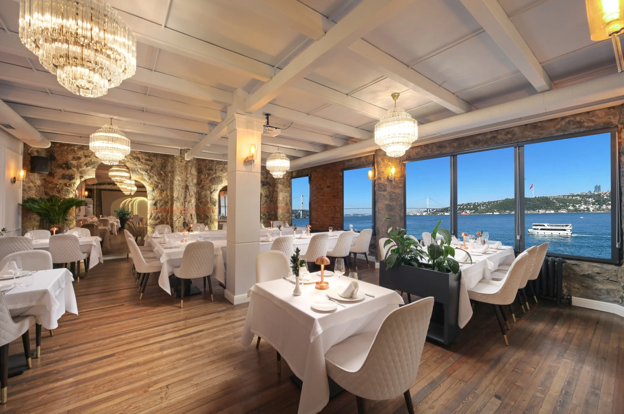 Delmare-Restaurant-Interior-01-Alturk