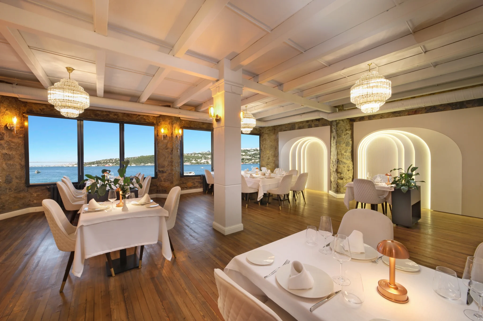 Delmare-Restaurant-Interior-02-Alturk