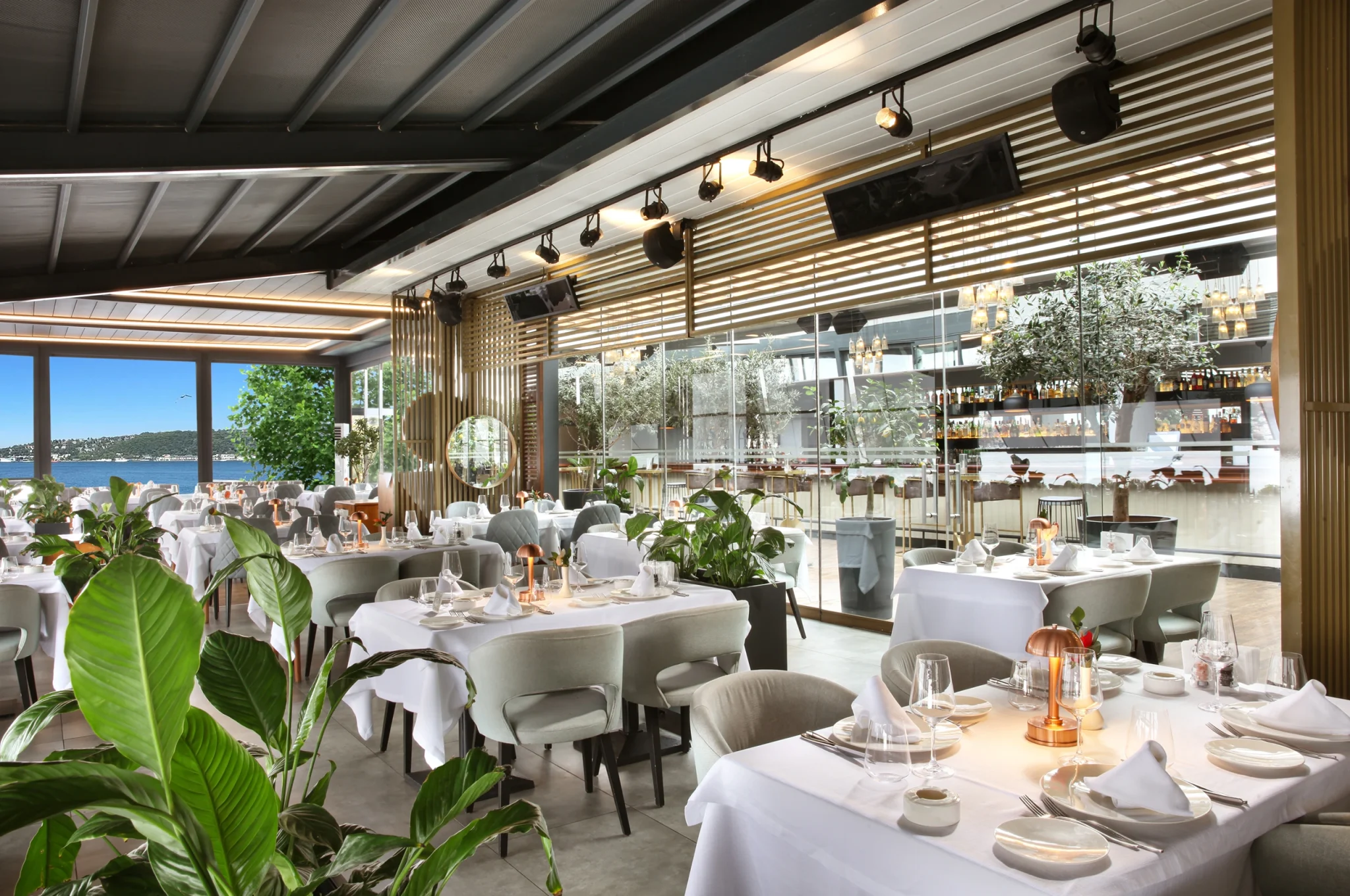 Delmare-Restaurant-Interior-04-Alturk