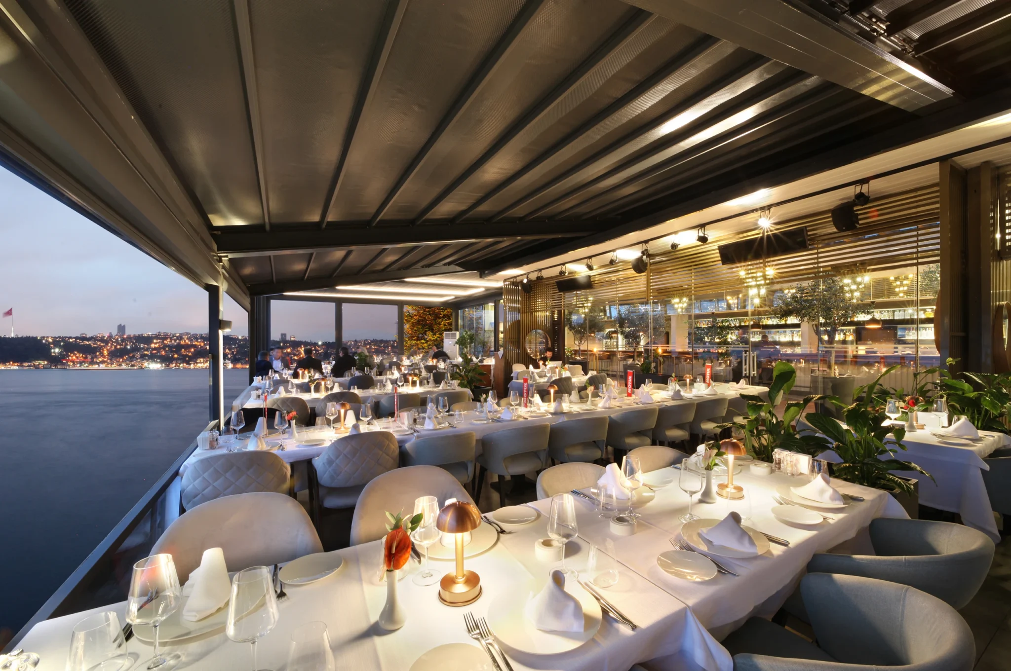 Delmare-Restaurant-Interior-10-Alturk