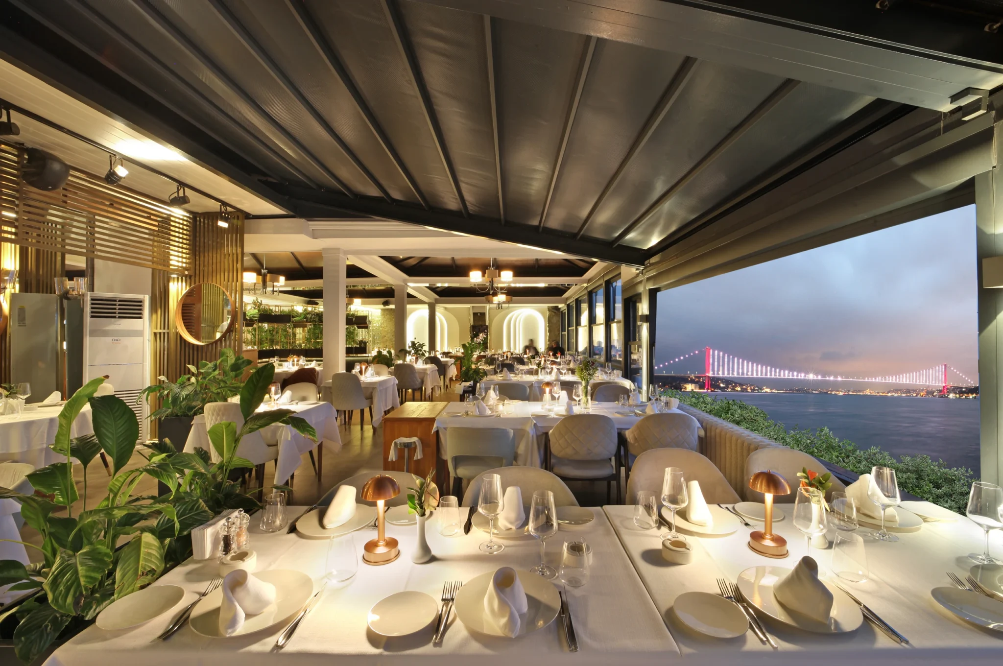 Delmare-Restaurant-Interior-11-Alturk