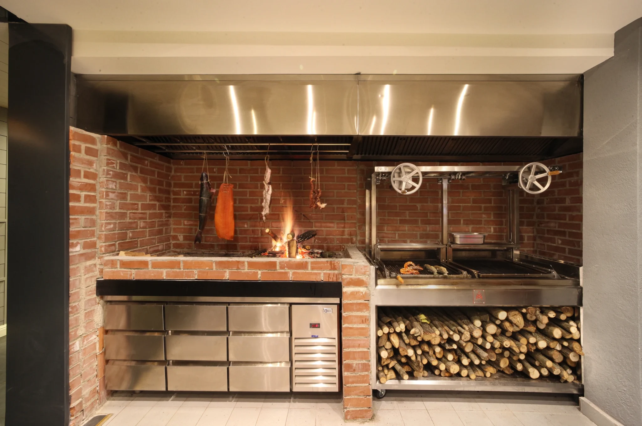 Delmare-Restaurant-Show-Kitchen-Chef-01-Alturk