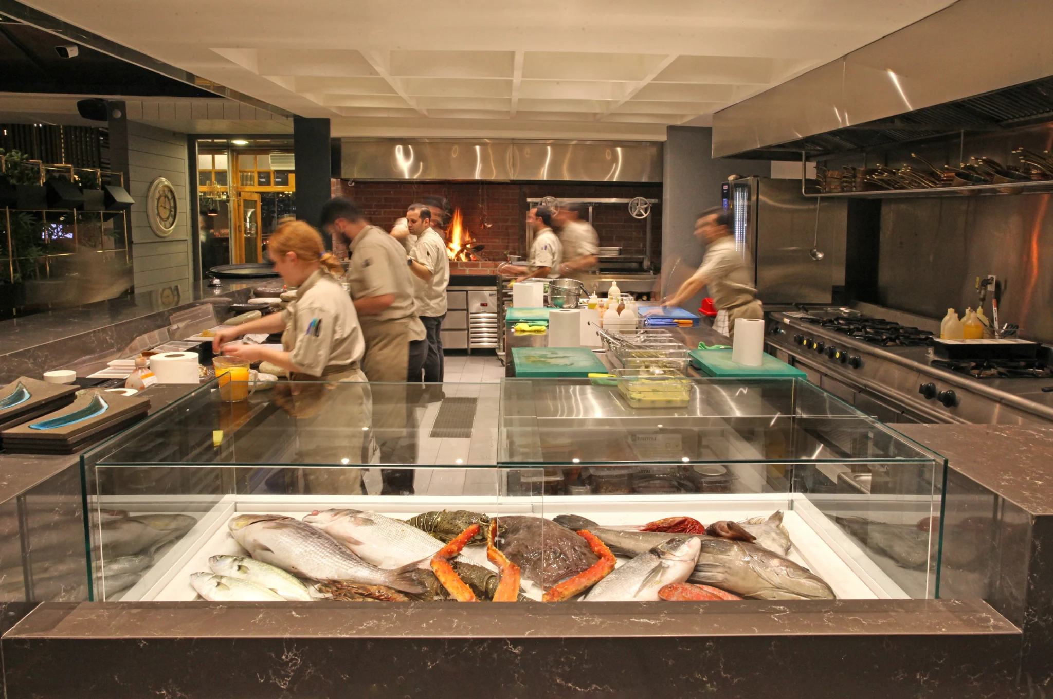 Delmare-Restaurant-Show-Kitchen-Chef-03-Alturk