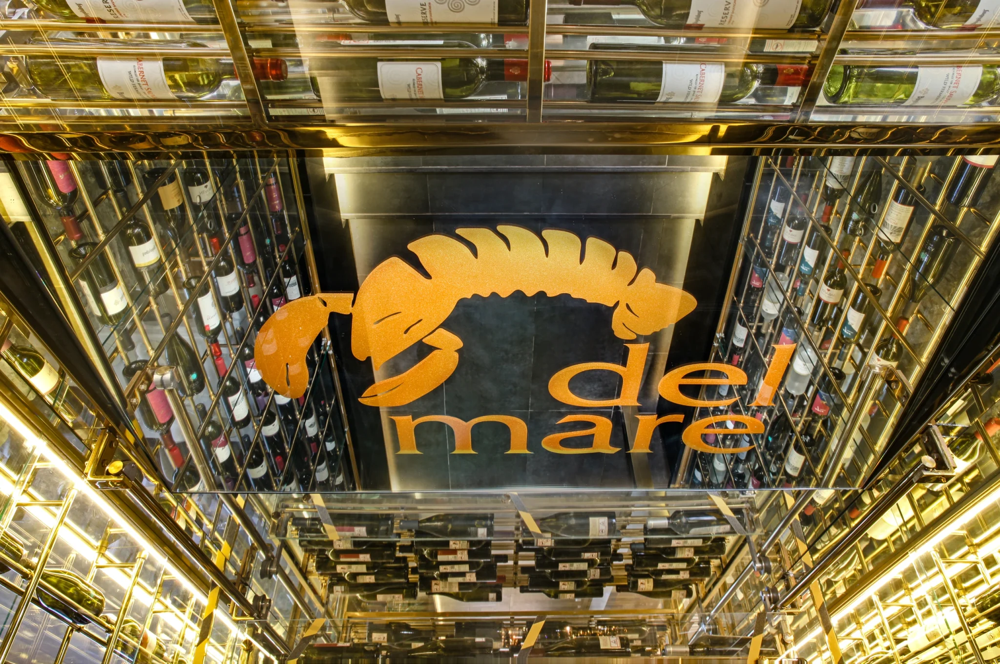 Delmare-Restaurant-Wine-Cabinet-01-Alturk