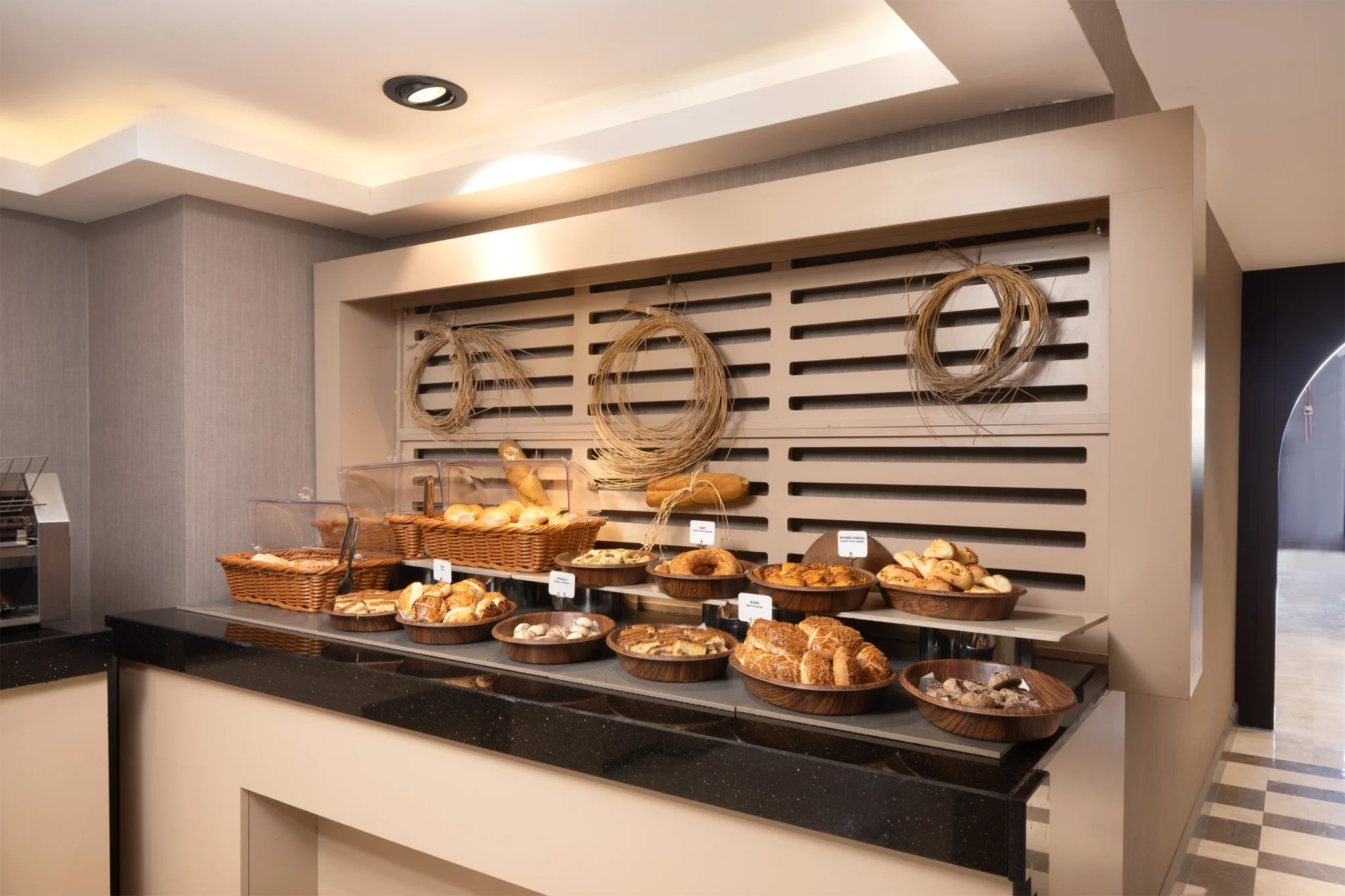 Orka-Royal-Hotel Lobi-Istanbul-04-Alturk