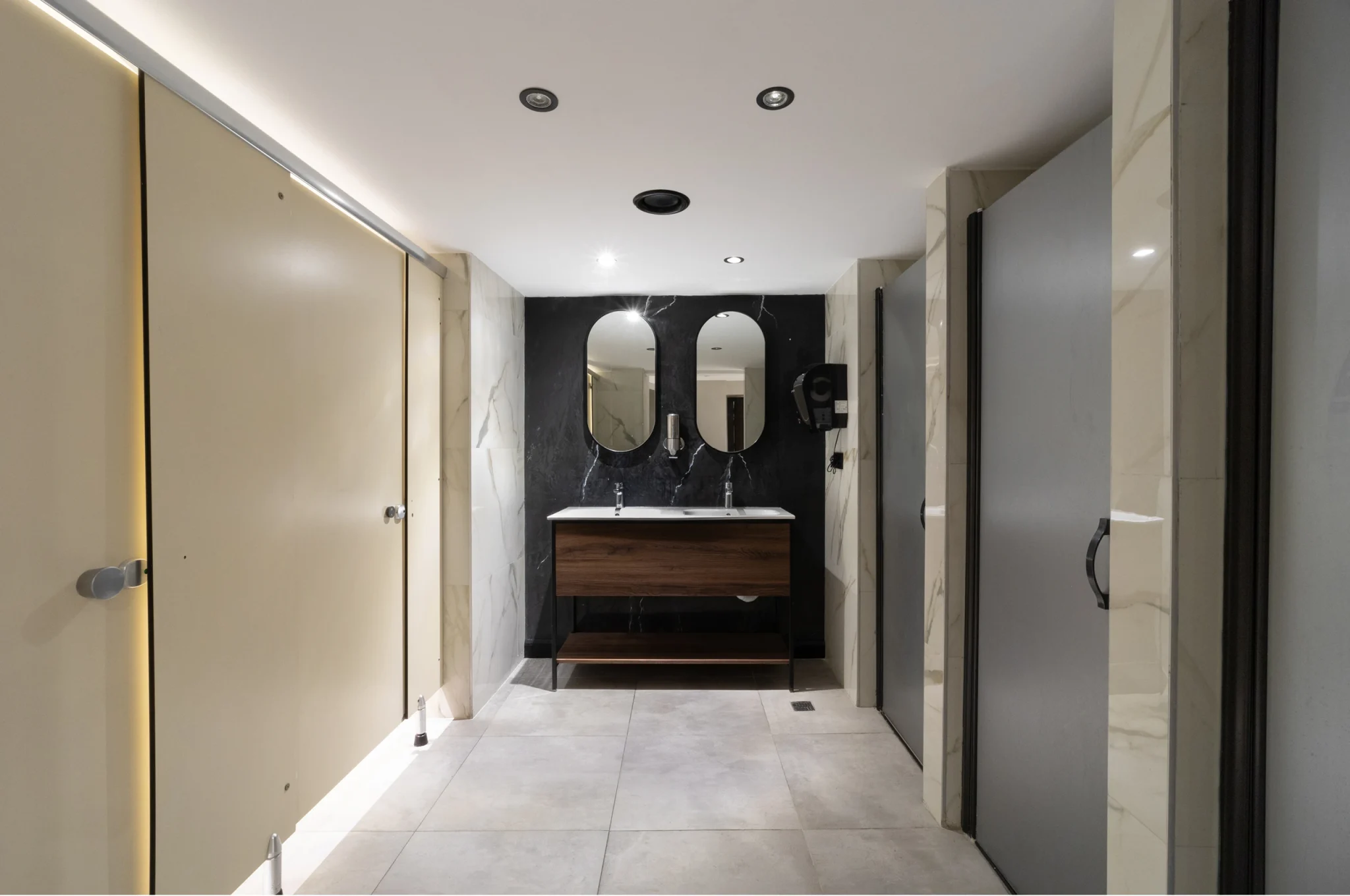 Orka-Royal-Hotel Spa-Istanbul-Dressing-Room-01-Alturk